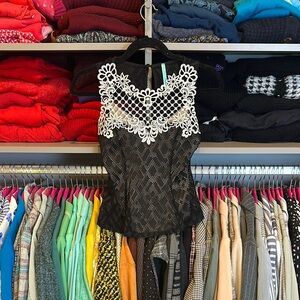 Rhapsodielle black perforated/white embroidery sleeveless top size XS